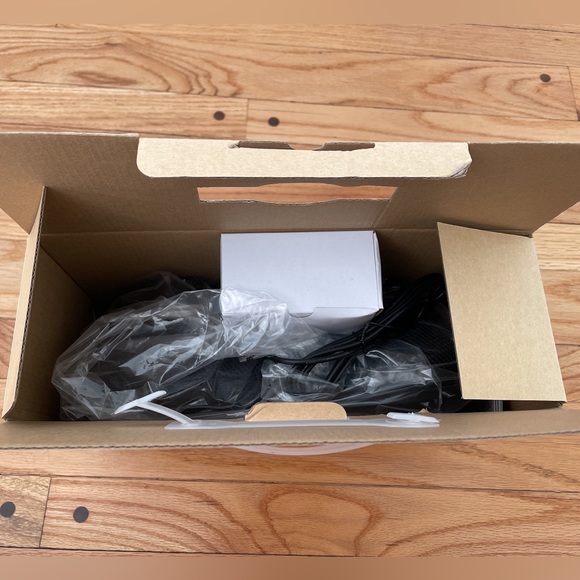 NIB ** Neck Massage, Massage Pillow, For car and for home - Picture 4 of 10